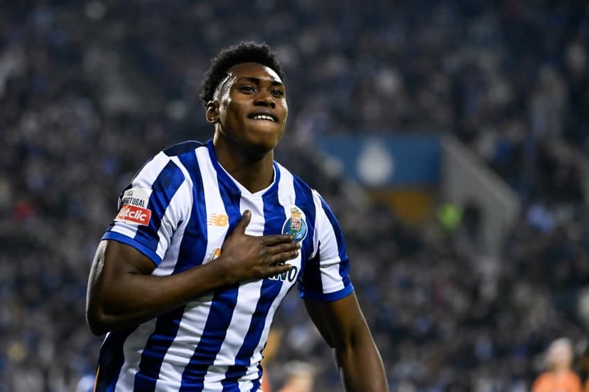 Samu comemora gol pelo Porto (Foto: Miguel Riopa / AFP)