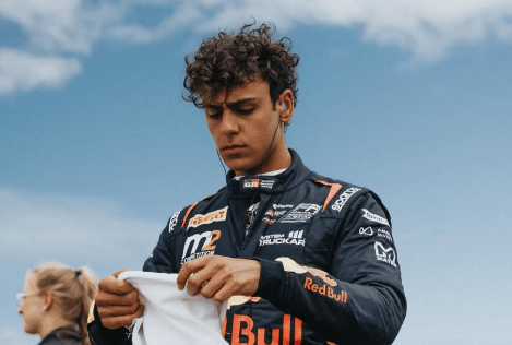 O piloto da academia da Red Bull, Arvid Lindblad, teve superlicença autorizada pela FIA (Foto: Reprodução/Instagram)