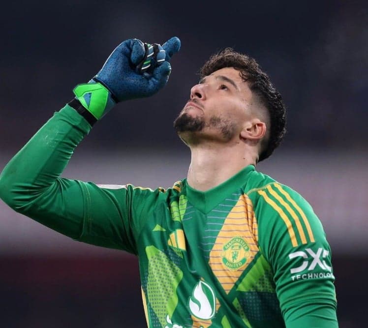 Altay Bayındır goleiro Manchester United