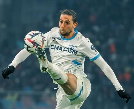 Adrien Rabiot foi colocado na lista de transferências do Olympique de Marseille após se envolver em uma briga com Jonathan Rowe, seu companheiro de equipe (Foto: Reprodução)