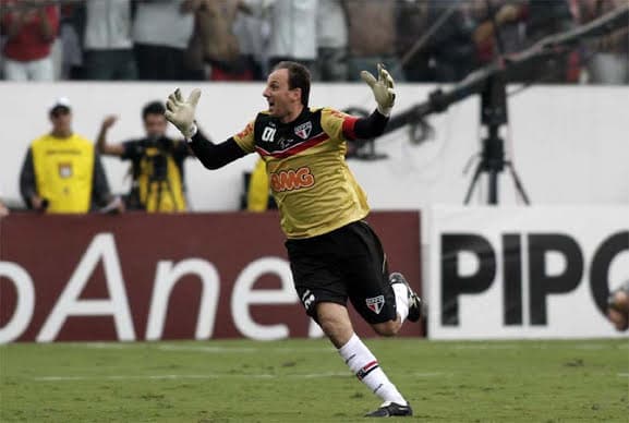 São Paulo 2 x 1 Corinthians, 27/3/2011, Arena Barueri: Ceni festeja gol histórico, o número 100 da carreira (Tom Dib)