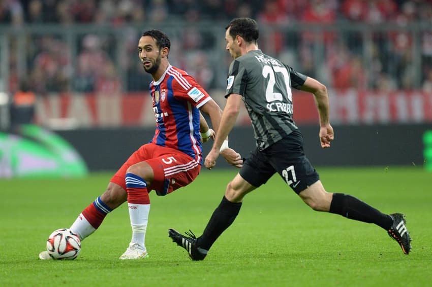 Mehdin Benatia e Niclas Hoefler - Bayern de Munique x Freiburg (Foto: Christof Stache/AFP)