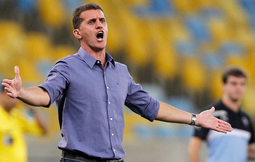 Vagner Mancini em jogo do Goiás.