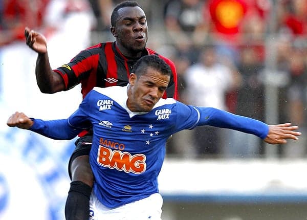 Anselmo Ramon e Manoel - Atlético-PR x Cruzeiro (Foto: Felipe Gabriel/LANCE!Press)