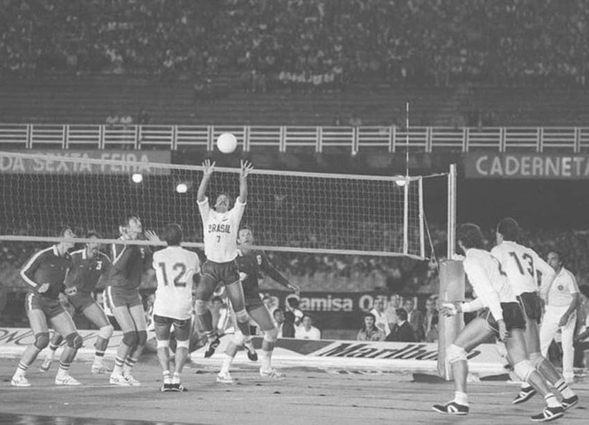 Seleção Brasileira enfrenta os soviéticos no Maracanã (Foto: Sebastiao Marinho)  Leia mais no LANCENET! http://www.lancenet.com.br/minuto/Abertura-Mundial-Brasil-URSS-Maraca_0_1074492591.html#ixzz3BieYHsxu  © 1997-2014 Todos os direitos reservados a Areté