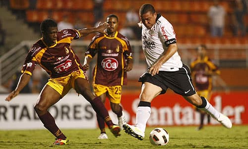 Ronaldo Corinthians x Tolima (Foto: Tom Dib)