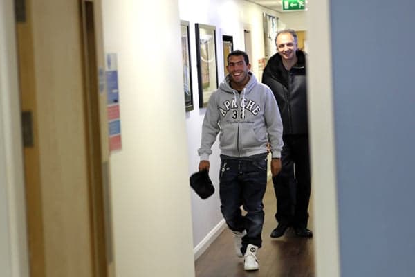 Tevez de volta ao City (Foto: Sharon Latham/Manchester City)