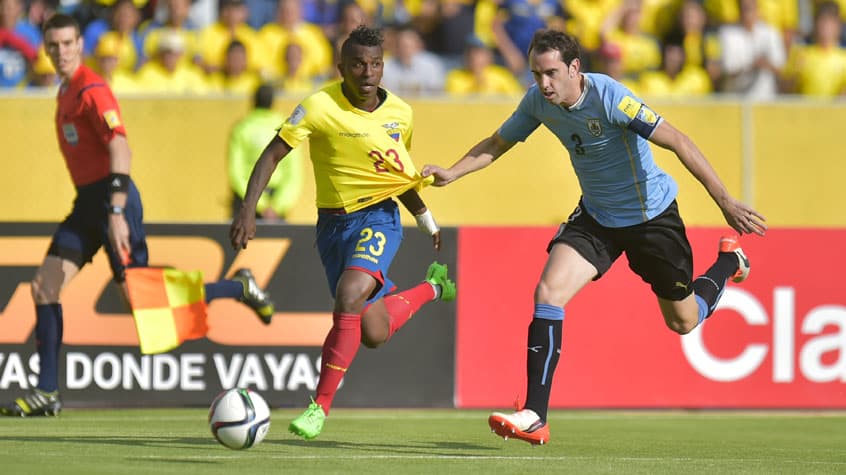 HOME - Equador x Uruguai - Eliminatórias para Copa-2018 - Miler Bolaños e Diego Godin (Foto: Rodrigo Buendia/AFP)