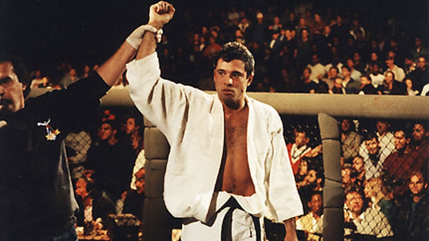 UFC 1: franzino, Royce Gracie choca ao mundo contra gigantes e vence três lutas na mesma noite (FOTO: Getty Images)