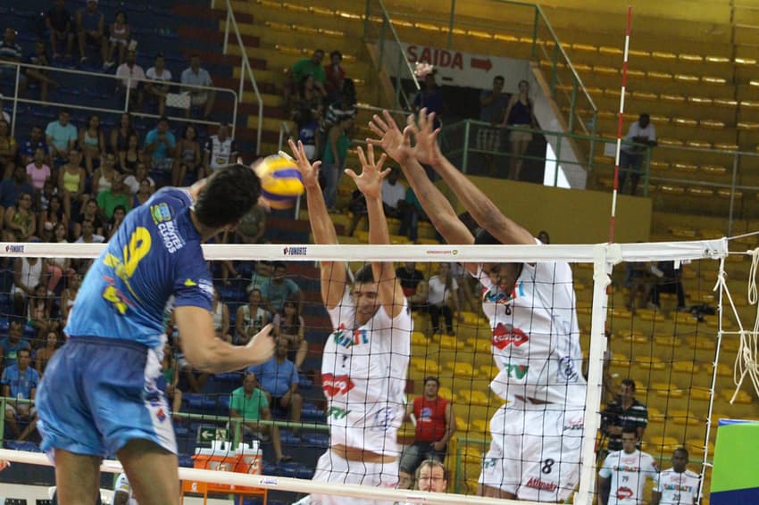 Contatos André Nascimento e Andrey - Moc Vôlei (Foto: Divulgação Funvic/Rafinha Oliveira/Taubaté)