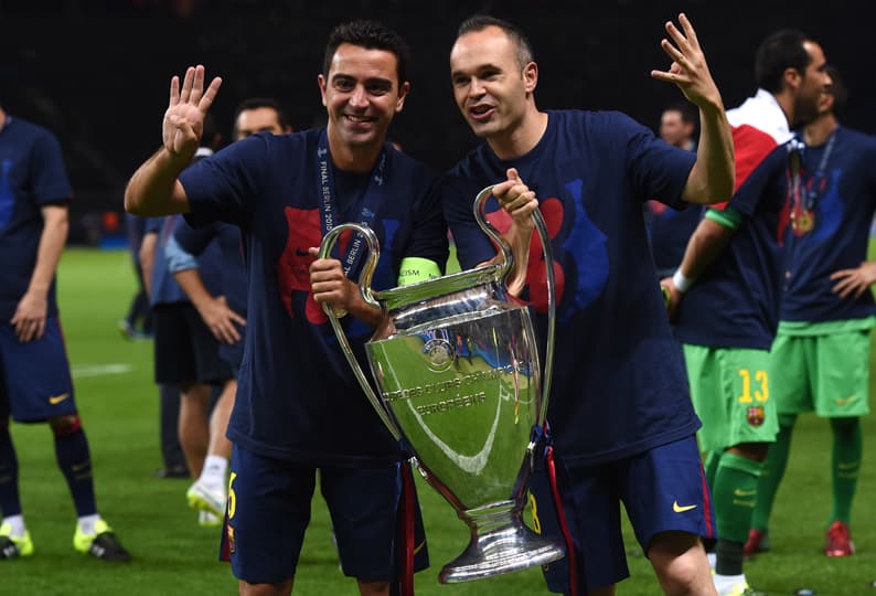 Xavi e Iniesta (futebol) (Foto: AFP/Patrick Stollarz)