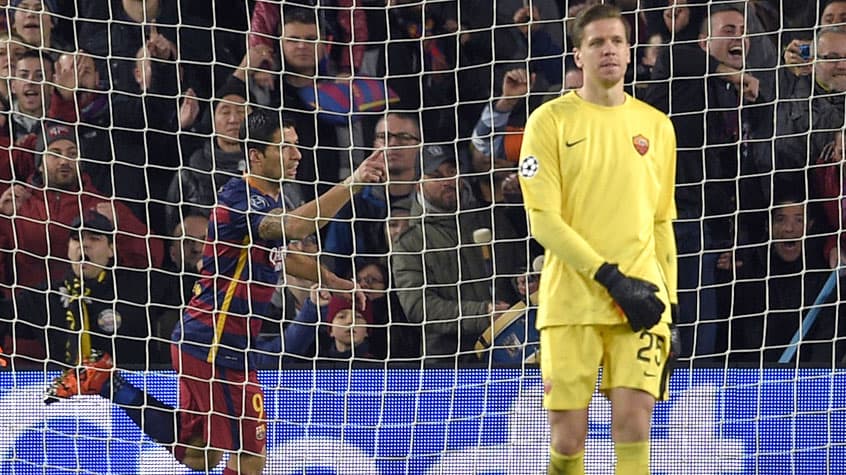 HOME - Barcelona x Roma - Liga dos Campeões - Suárez e Wojciech Szczęsny (Foto: Lluis Gene/AFP)