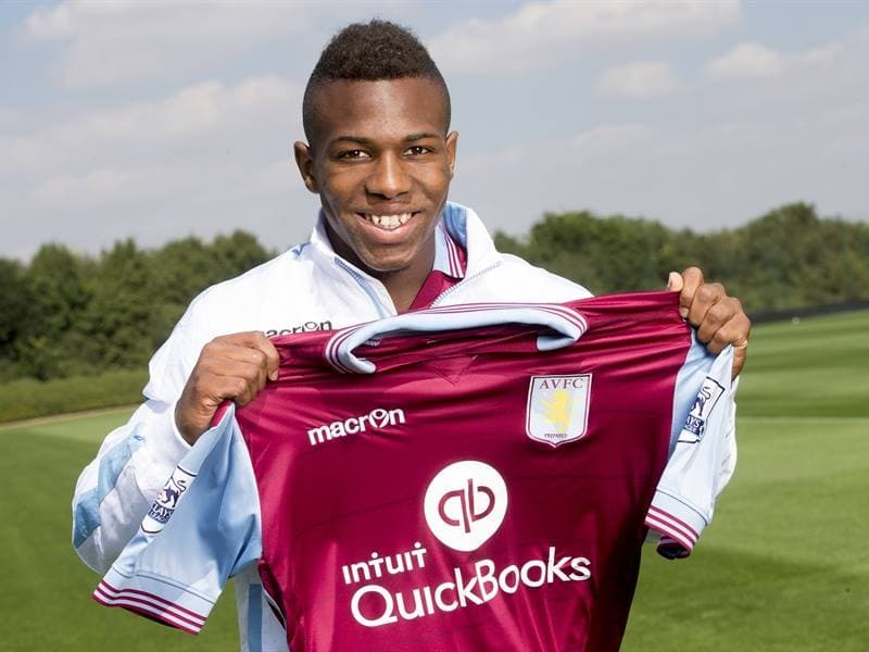 Adama Traoré chega ao Aston Villa (Foto: Divulgação/ Neville Williams/Aston Villa/Getty Images.