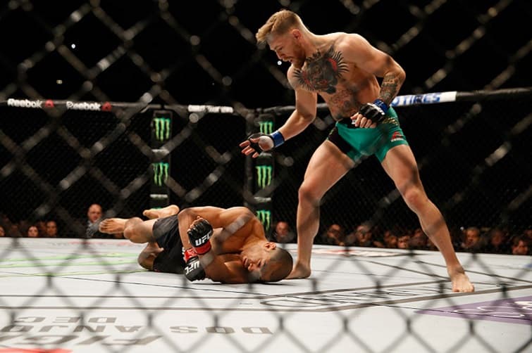 Conor McGregor é o novo campeão absoluto dos penas do UFC (FOTO: Reprodução)
