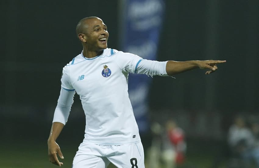 Brahimi marcou um dos gols do Porto contra o Nacional (Foto: Reprodução / Facebook)