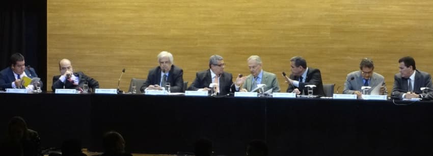 Composição da mesa na assembleia eleitoral da CBF (Foto: Igor Siqueira)