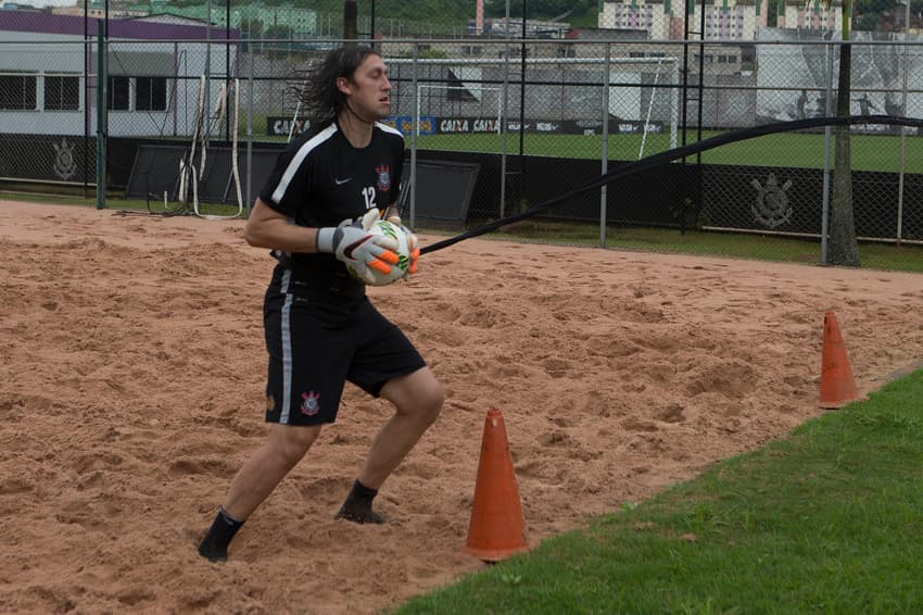 Mesmo próximo de sair, Cássio treinou no Corinthians neste domingo (Foto: Daniel Augusto Jr)