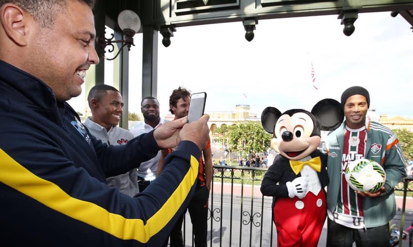 Ronaldinho e Ronaldo na Parada da Disney (Divulgação)