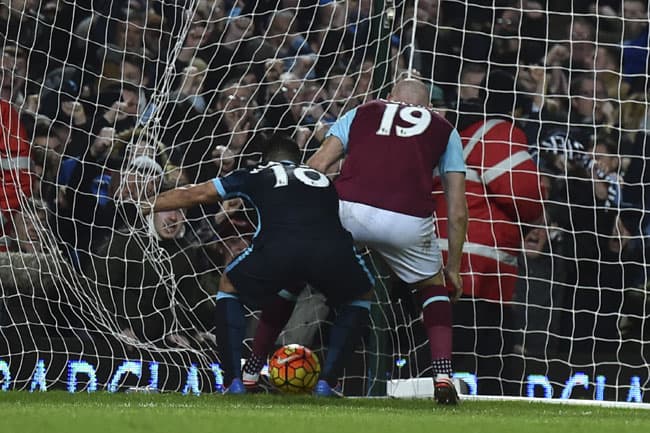 Gol de Agüero - West Ham x Manchester City (Foto: Ben Stansall / AFP)