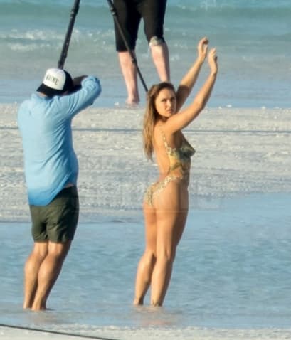 Ronda Rousey foi flagrada em ensaio sensual (FOTO: Reprodução/TMZ Sports)