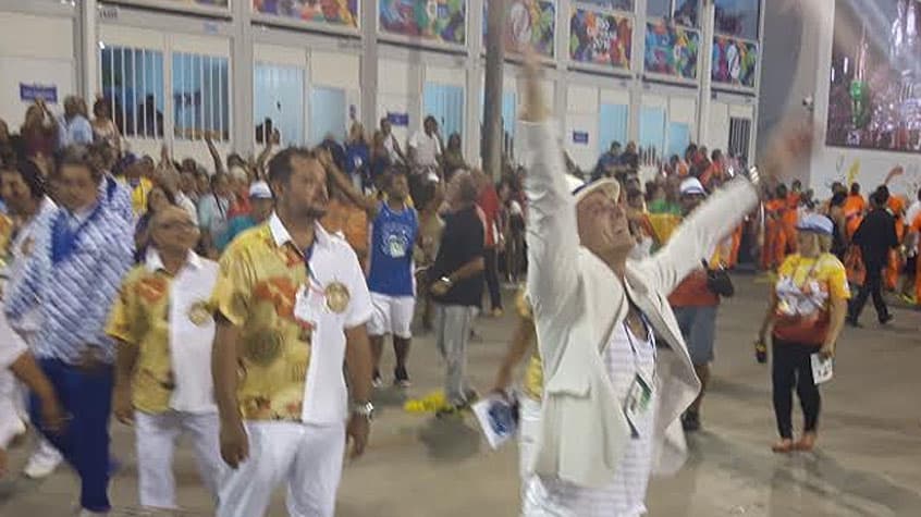 Paulo Barros vibra com desfile da Portela na Sapucaí (Foto: Carlos Alberto Vieira/LANCE!Press)