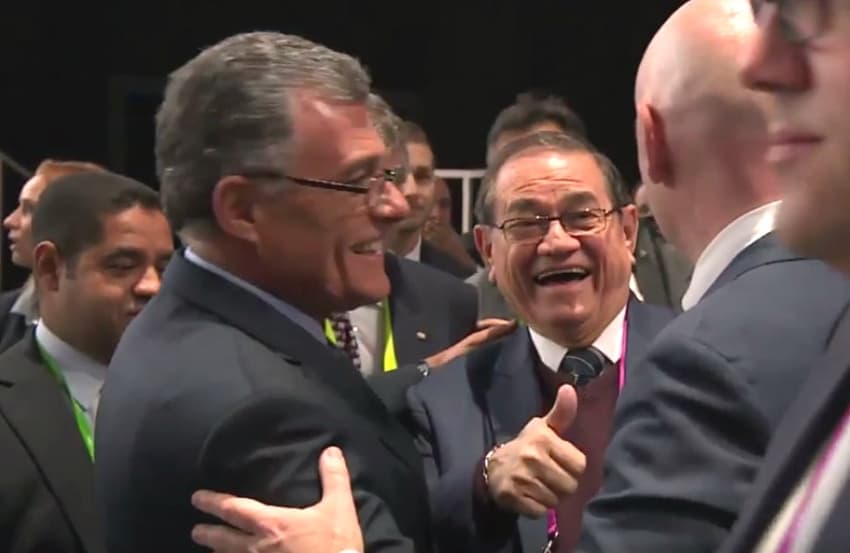Coronel Nunes cumprimenta Infantino foi presidente interino da CBF