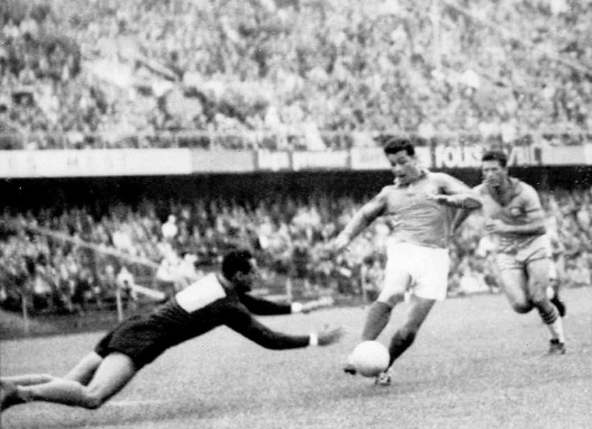 Gilmar dos Santos Neves é um dos maiores goleiros da história e disputou três Copas