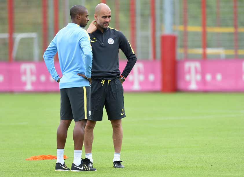 Guardiola e Fernandinho - Manchester City