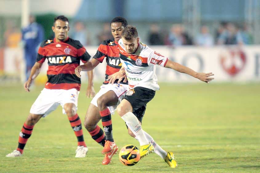 15/05/2013 - Flamengo 2x1 Campinense, na Copa do Brasil