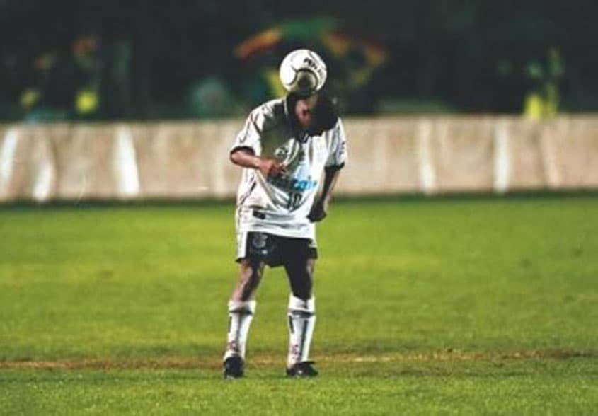 Corinthians - Edilson embaixadinhas no Paulistão de 1999