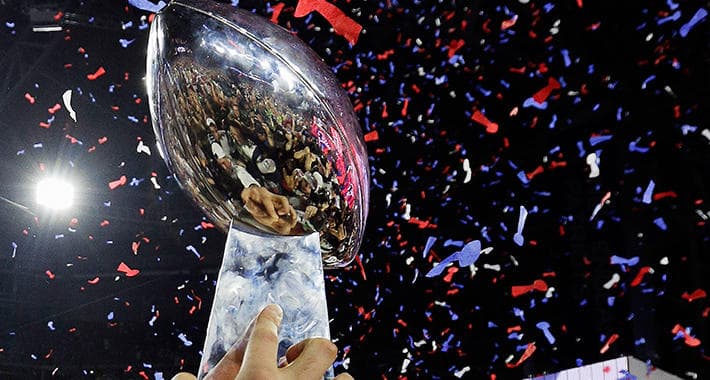 O troféu da temporada: Vince Lombardi Trophy (Foto: Divulgação)