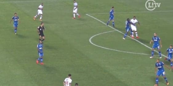 Manoel perde a cabeça, agride Chávez e é expulso no Morumbi