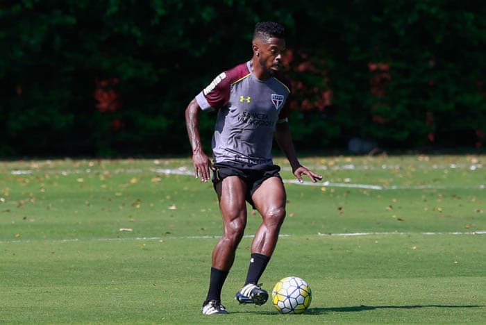 Treino São Paulo - Michel Bastos durante treino do Sao Paulo no CT da Barra Funda