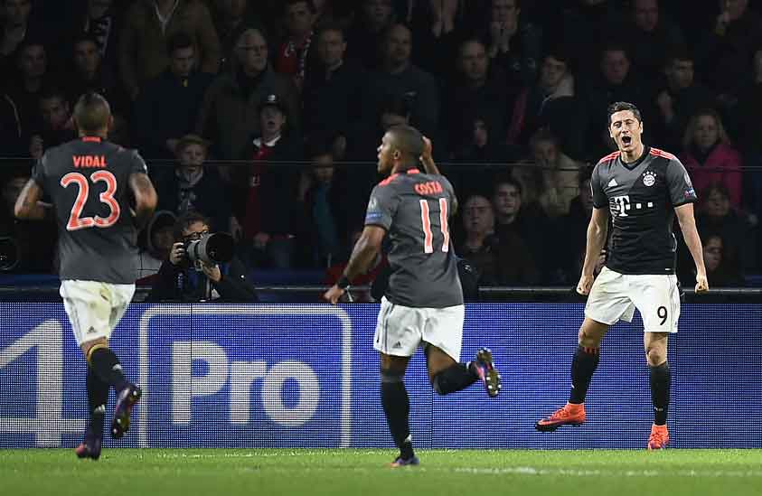 Lewandowski, Douglas Costa e Vidal - PSV x Bayern