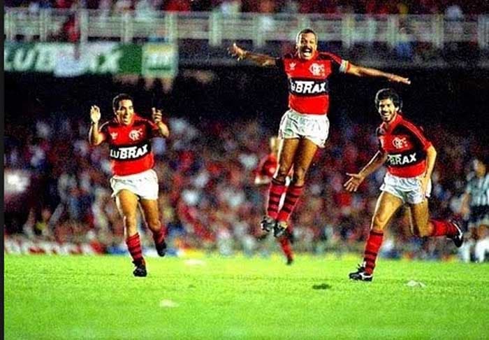 Em 1992, o Flamengo bateu o Botafogo e foi campeão brasileiro (Foto: Reprodução/Acervo Lance!)