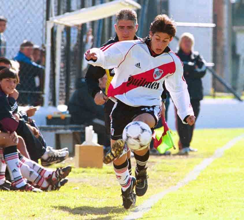 Conca pelo River Plate em 2002