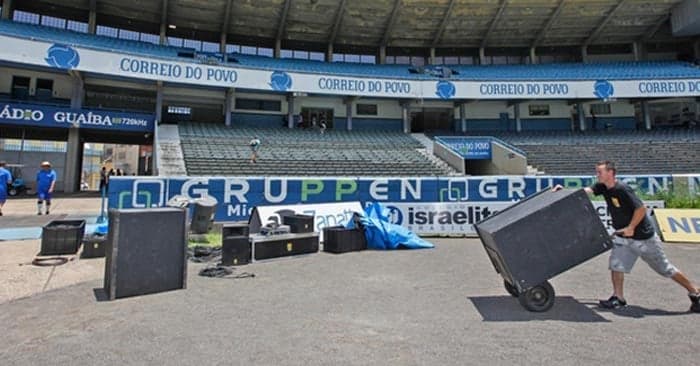 Caixas de som para apresentação de Ronaldinho Gaúcho no Grêmio - 2011