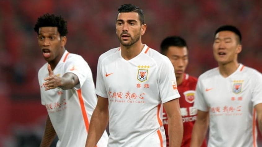 Hulk marca e o SIPG vence time de Gil em Xangai