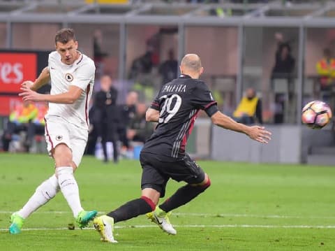 Dzeko é o artilheiro da Roma (Foto: Reprodução/ Twitter)