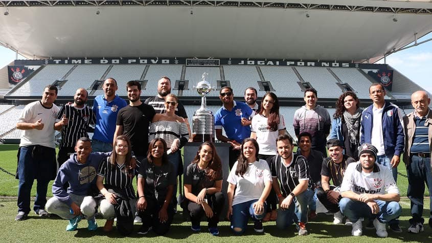 TOUR CASA DO POVO RECEBE VISITA DE SERGINHO, ÍDOLO DO VÔLEI BRASILEIRO