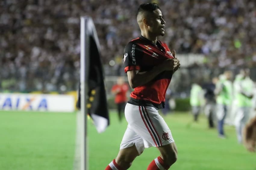 Everton vibra com gol sobre o Vasco