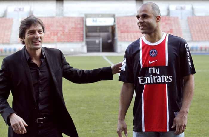 O zagueiro Alex Costa foi bicampeão francês pelo PSG em 2013 e 2014