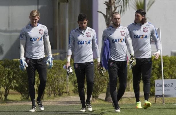 Douglas e goleiros