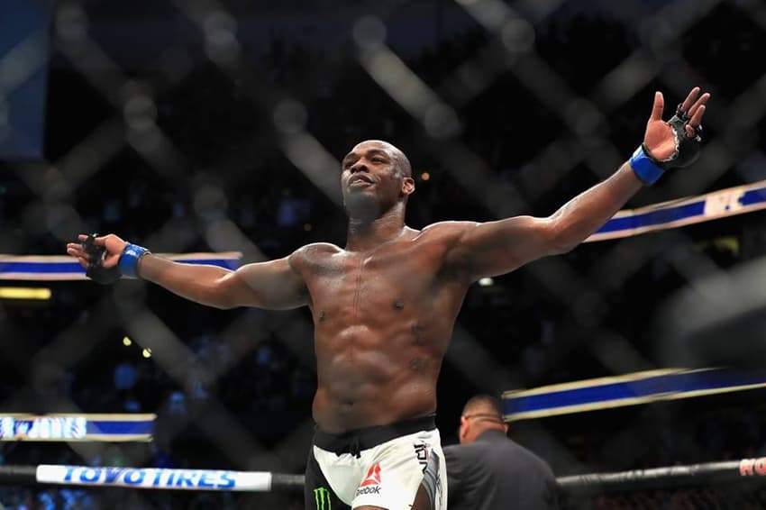 Jon Jones recuperou o cinturão dos meio-pesados no UFC 214