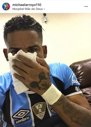 Arroyo foi levado ao hospital após quebrar o nariz em dividida com o lateral Victor Ferraz