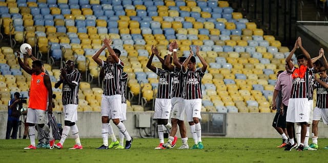 Elenco do Fluminenae agradece apoio da torcida no Maracanã