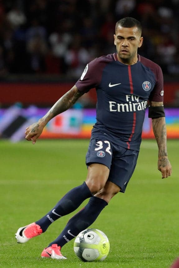 Parceiro de Daniel Alves no Barcelona e agora no PSG, o lateral Daniel Alves tem 34 anos