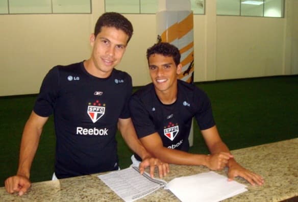 Jean e Hernanes antes de jogo no Morumbi