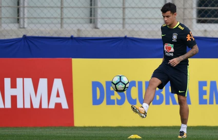 Coutinho durante treinamento da Seleção Brasileira em Porto Alegre