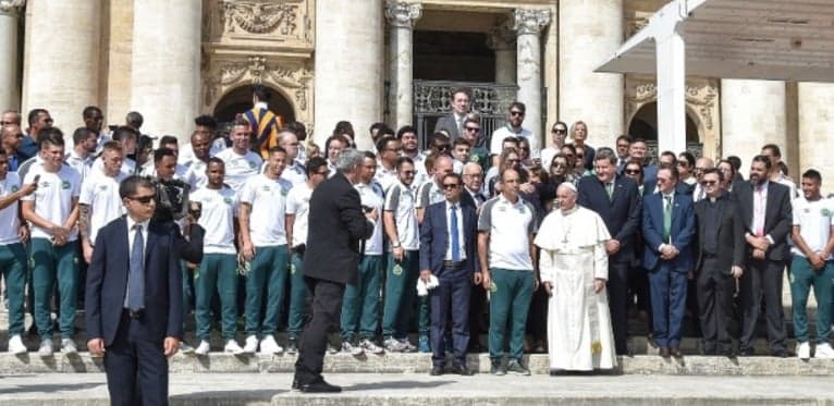 Delegação da Chapecoense é recebida pelo Papa Francisco